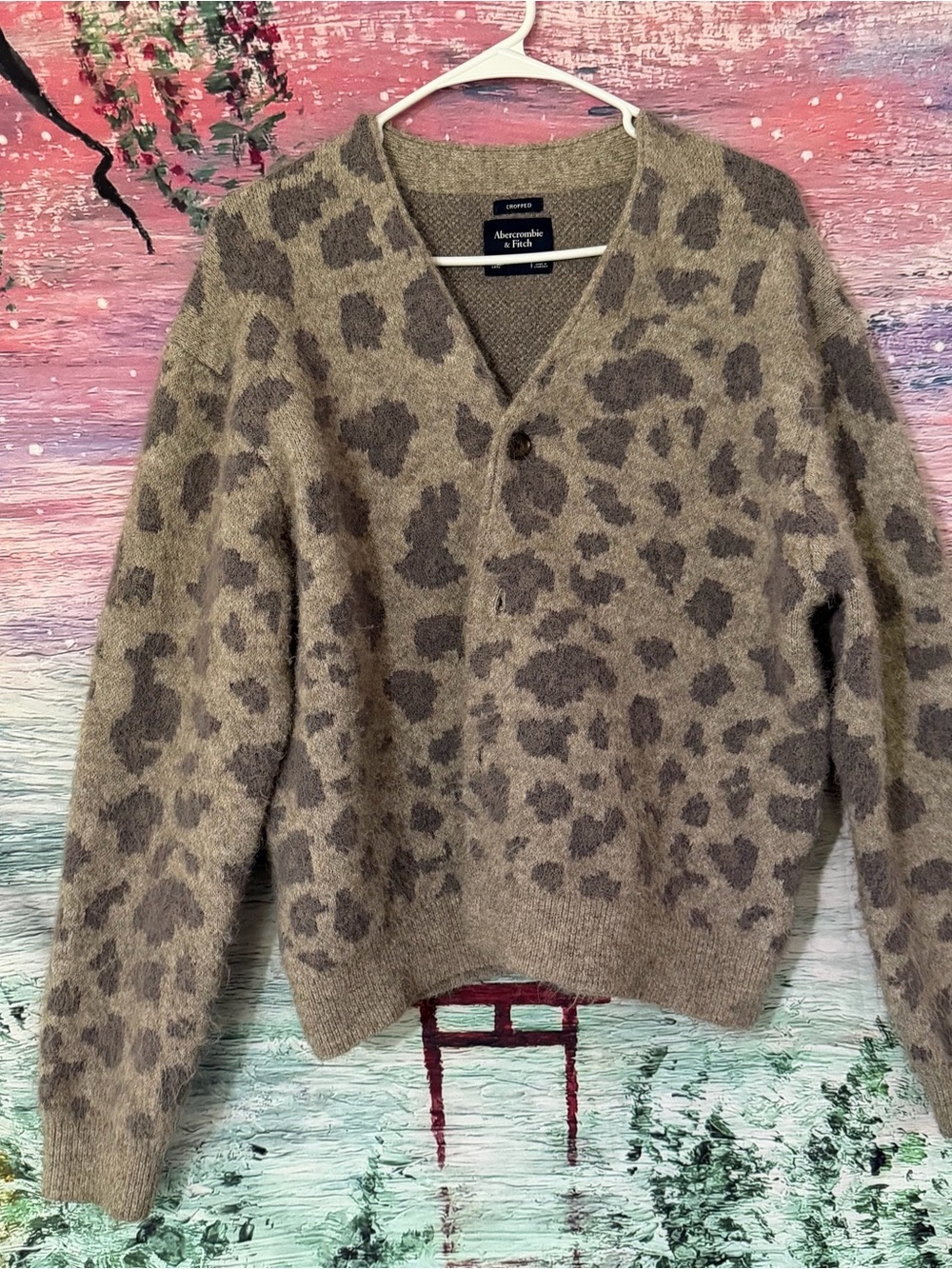 Abercrombie & Fitch Men's Brown Leopard Print V-Neck Sweater